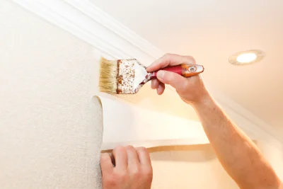 Pose de papier peint à Arbori — revêtements muraux et toiles de verre